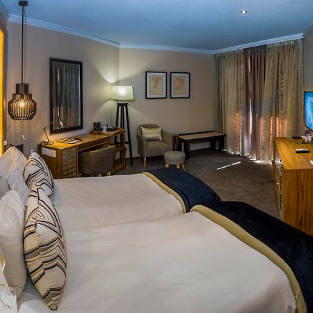 Windhoek Country Club Resort Экстерьер фото