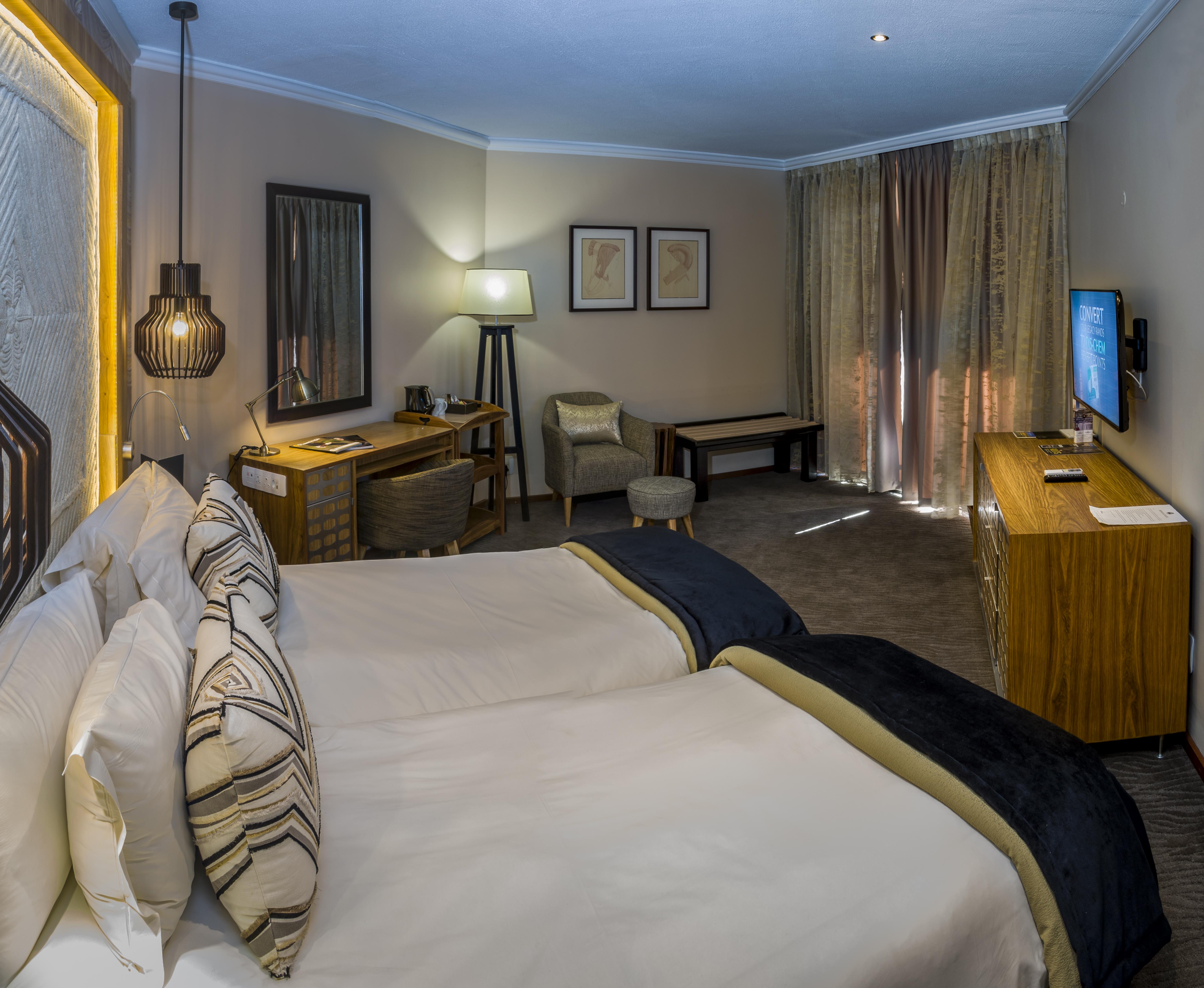 Windhoek Country Club Resort Экстерьер фото