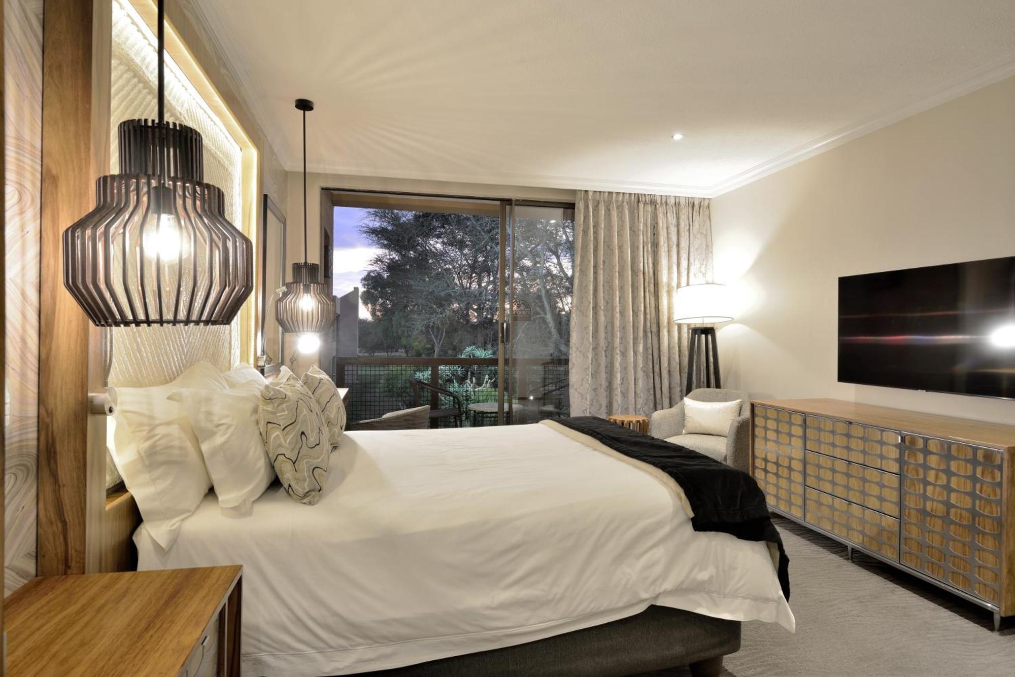 Windhoek Country Club Resort Экстерьер фото