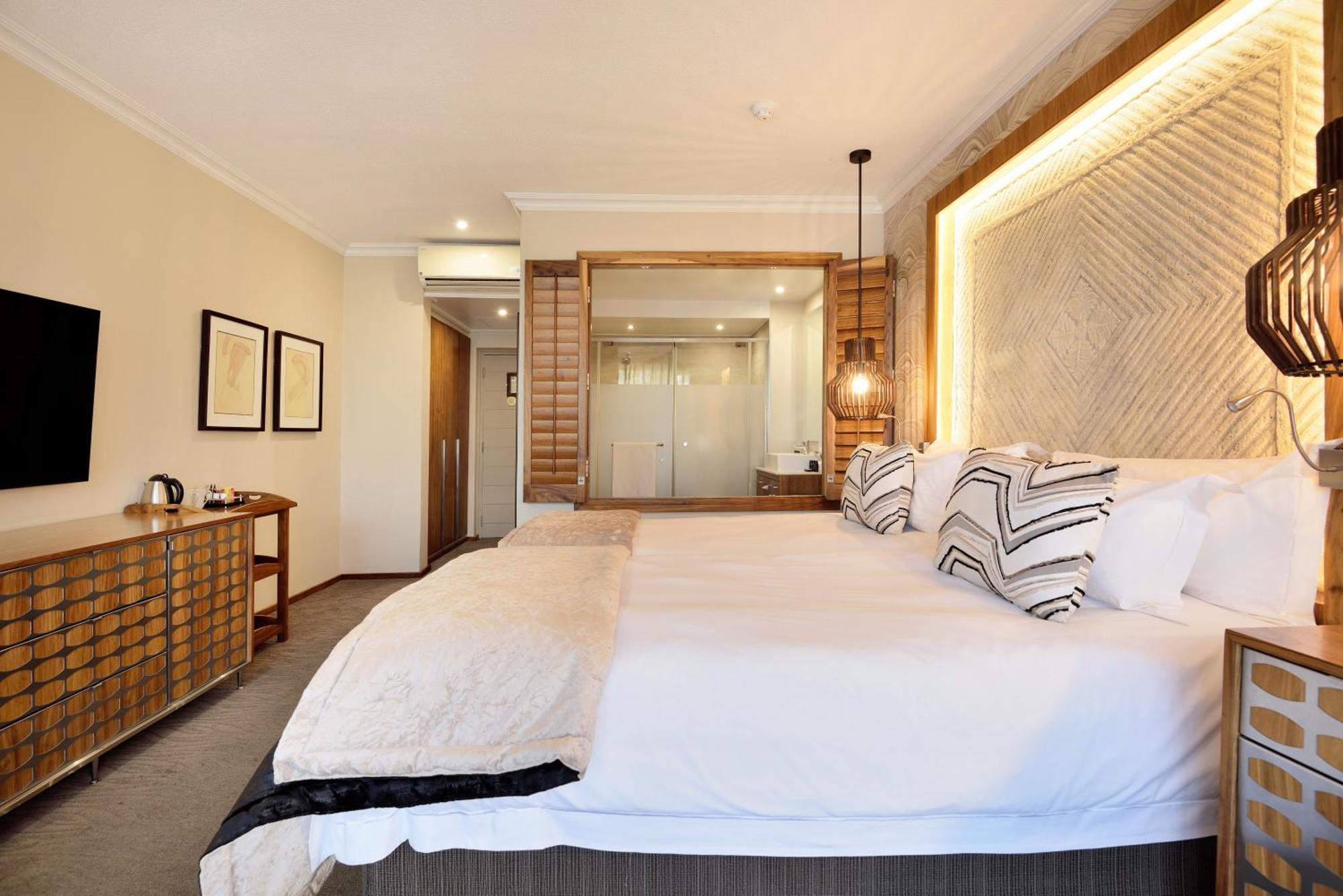 Windhoek Country Club Resort Экстерьер фото