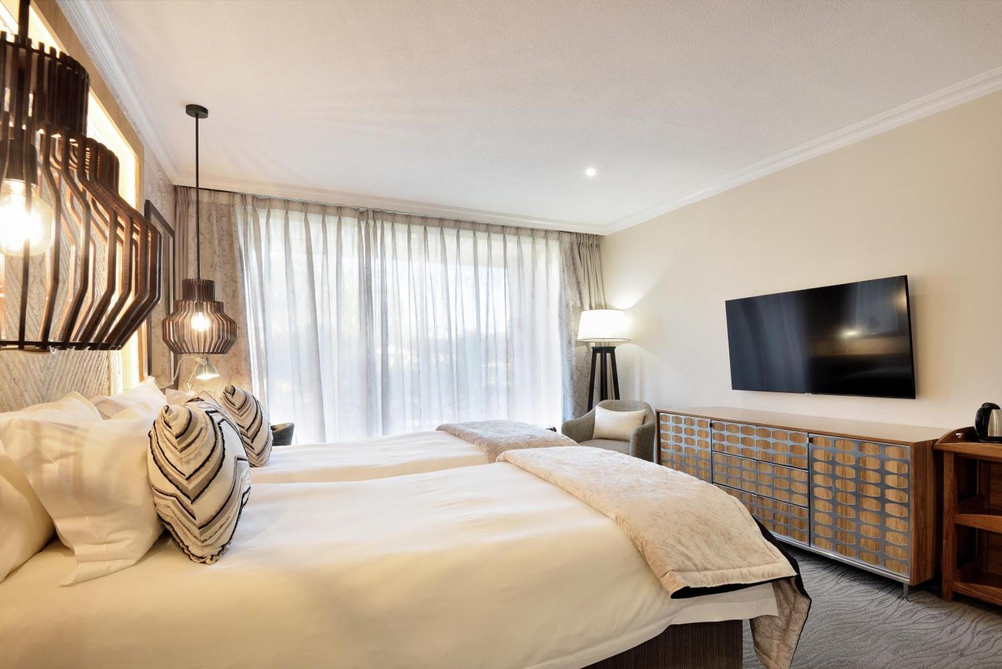 Windhoek Country Club Resort Экстерьер фото