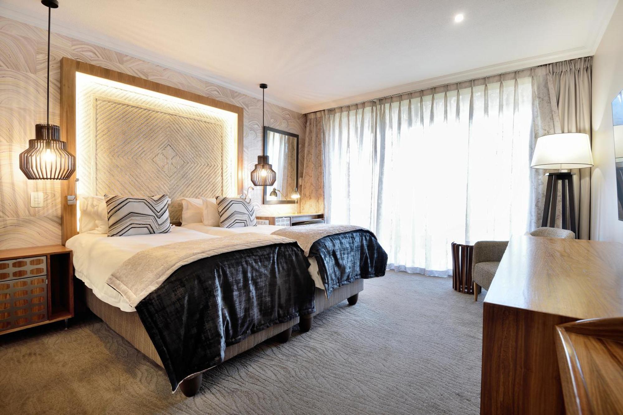 Windhoek Country Club Resort Экстерьер фото