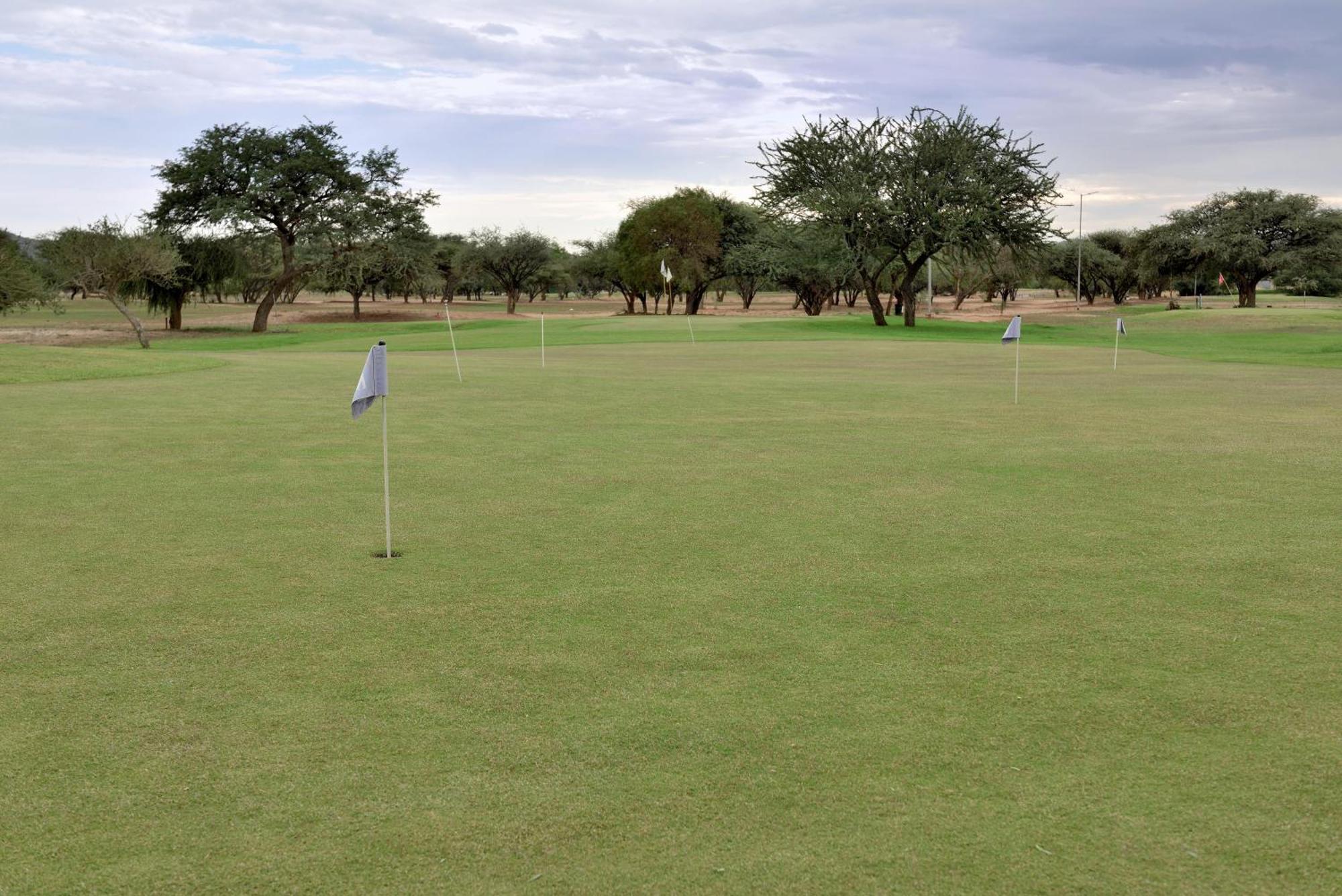 Windhoek Country Club Resort Экстерьер фото