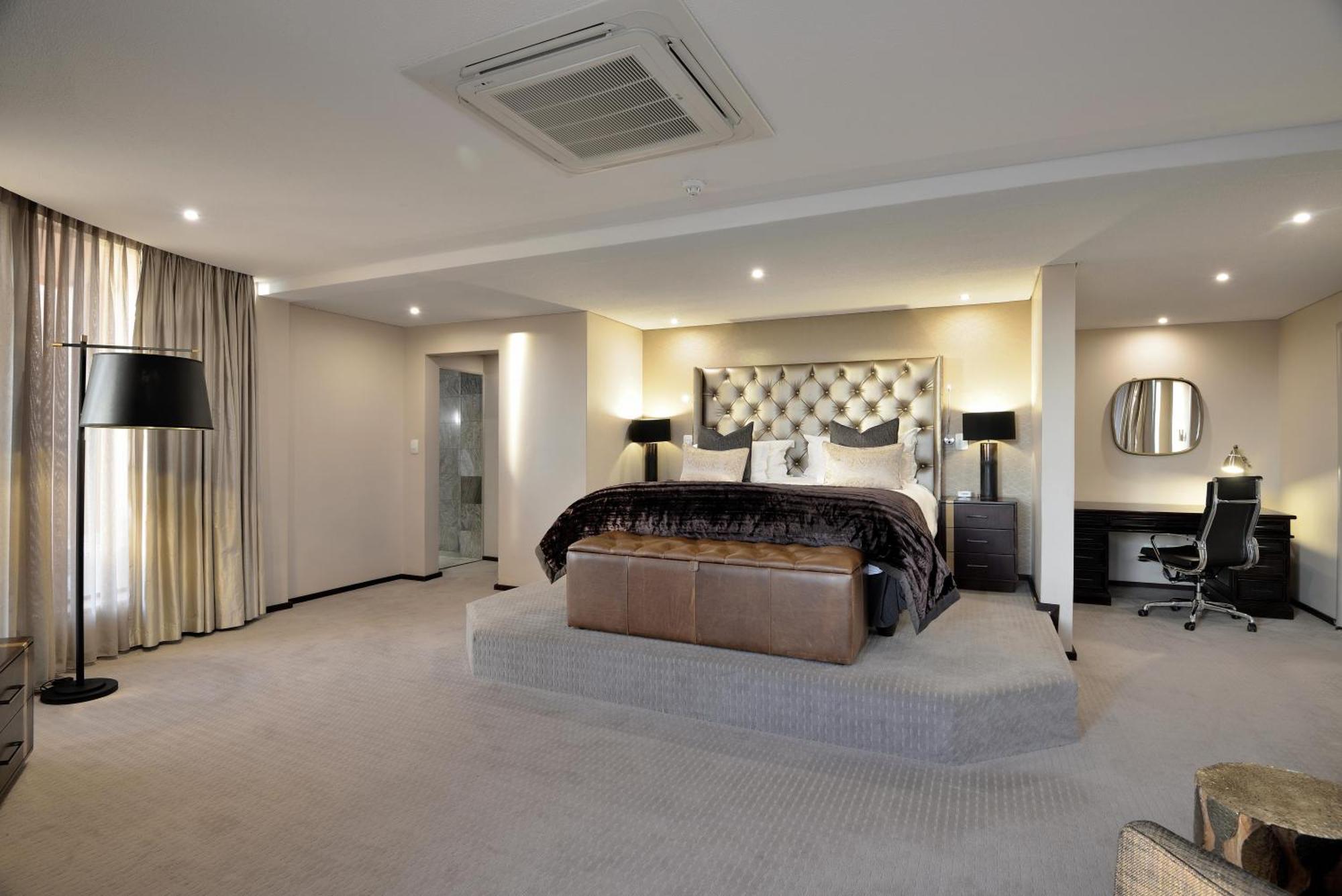 Windhoek Country Club Resort Экстерьер фото