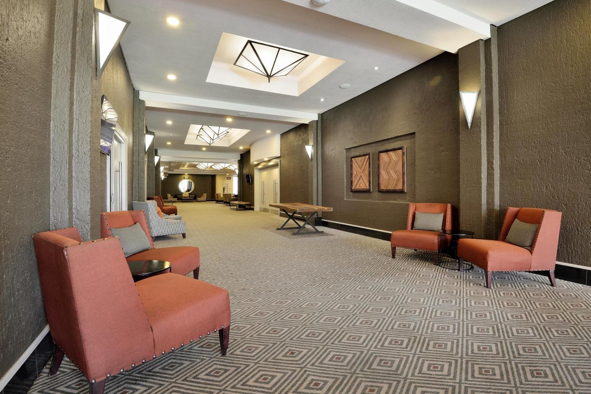 Windhoek Country Club Resort Экстерьер фото