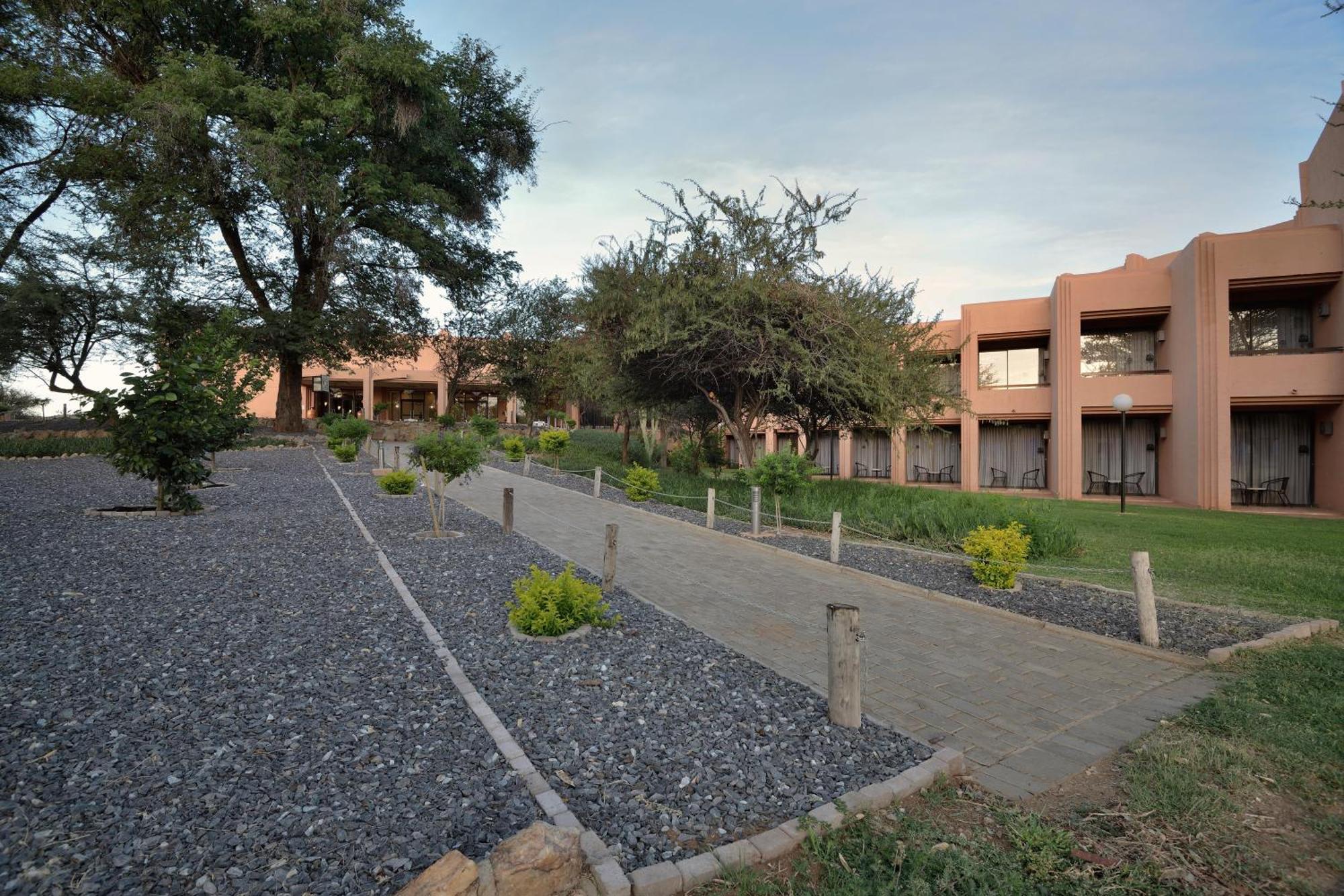 Windhoek Country Club Resort Экстерьер фото