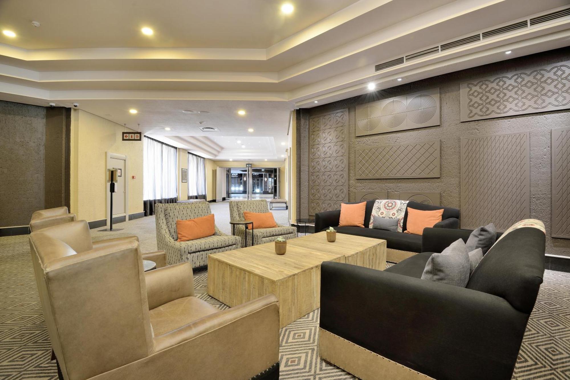 Windhoek Country Club Resort Экстерьер фото