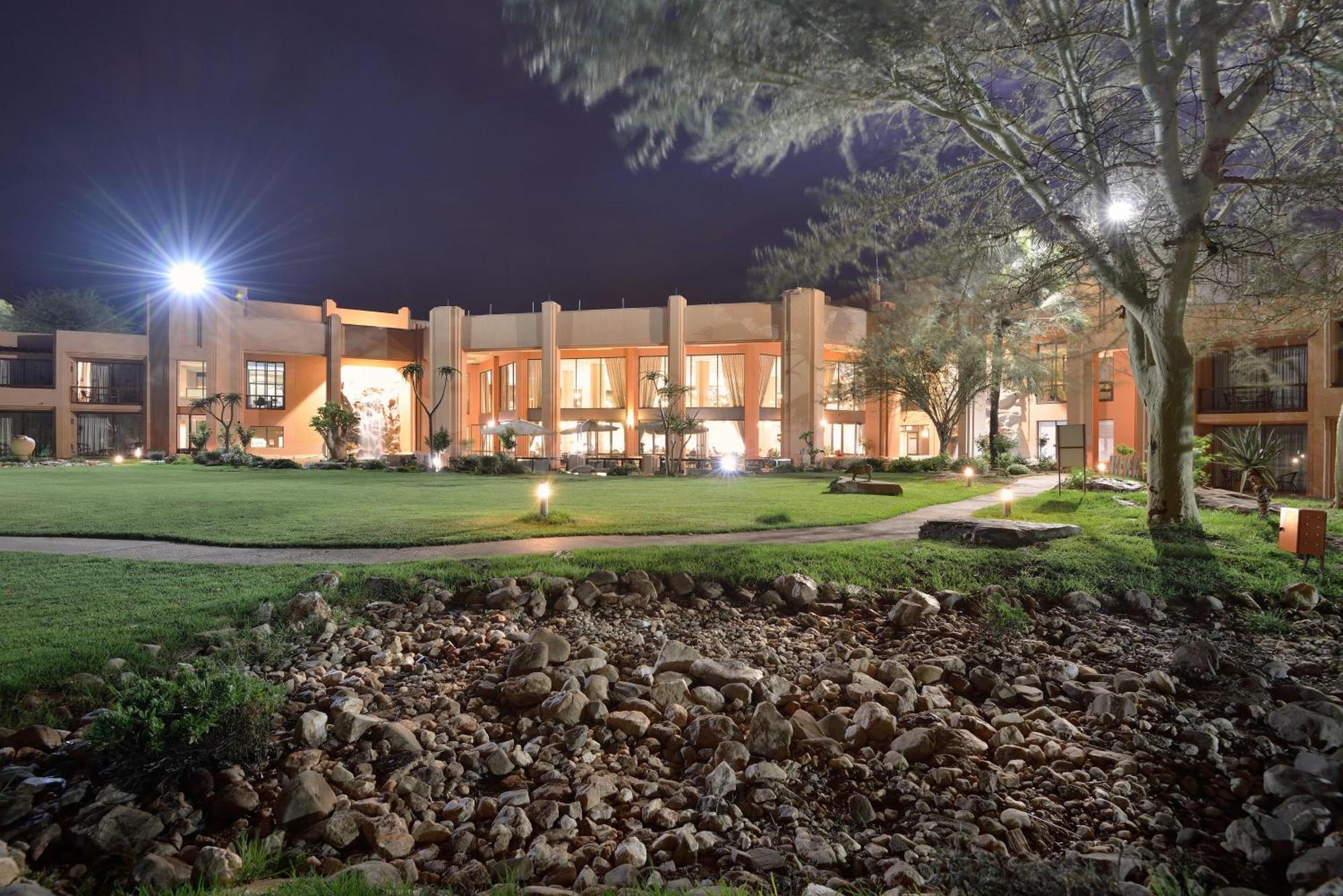Windhoek Country Club Resort Экстерьер фото