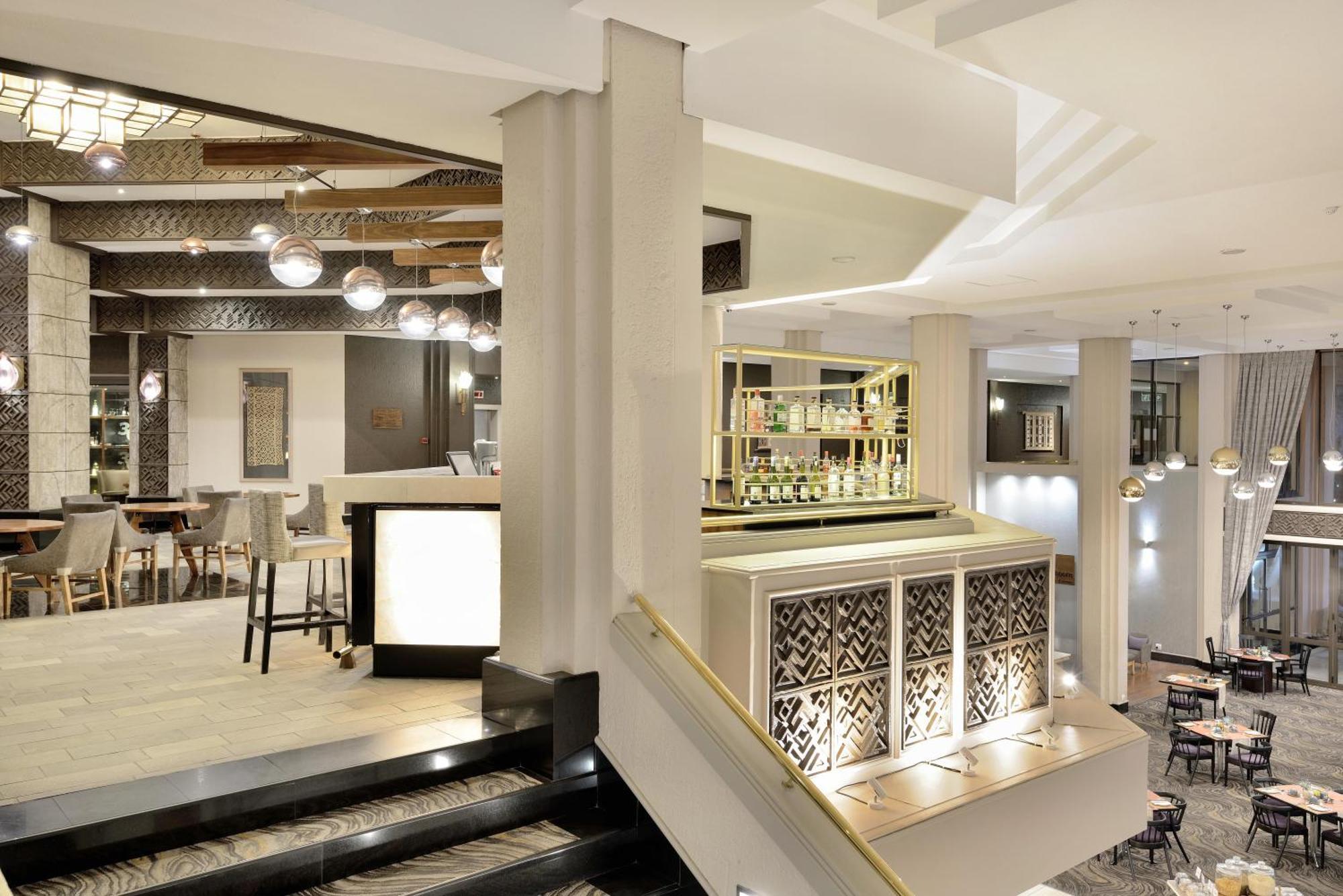 Windhoek Country Club Resort Экстерьер фото
