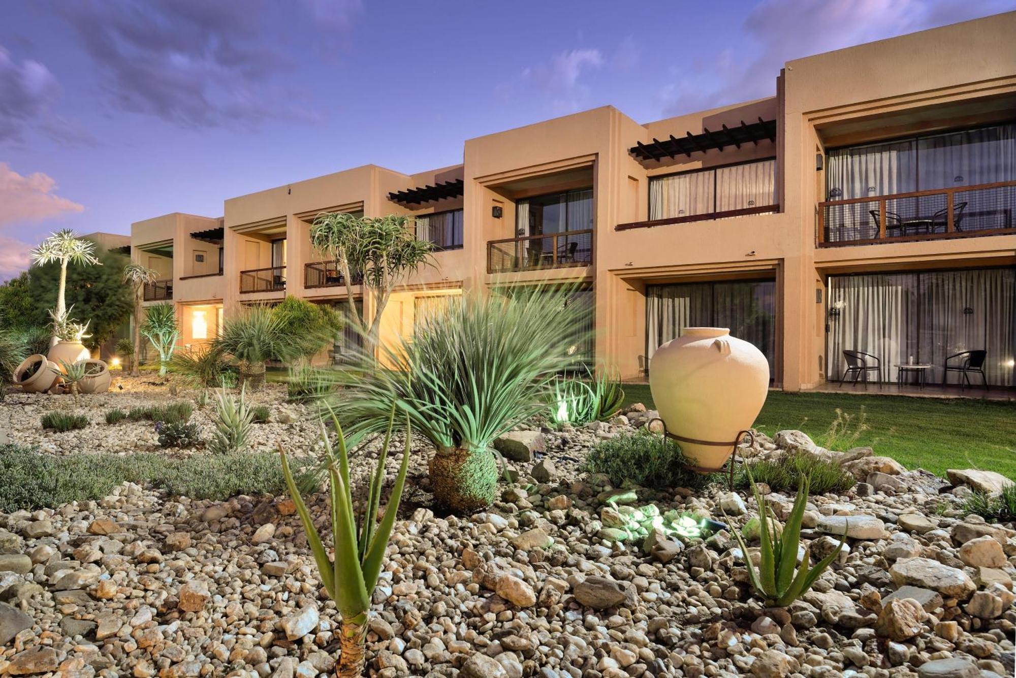 Windhoek Country Club Resort Экстерьер фото