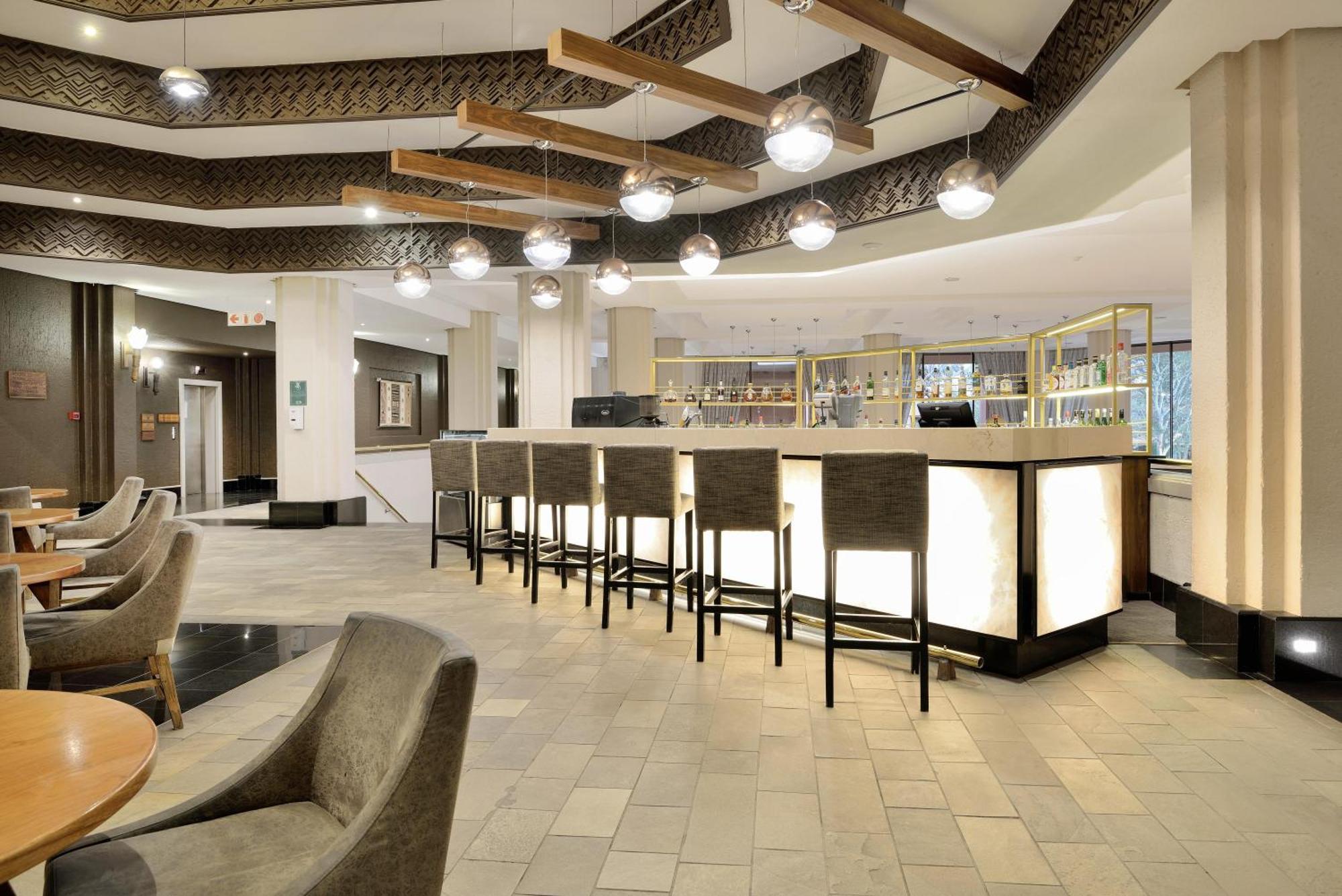 Windhoek Country Club Resort Экстерьер фото